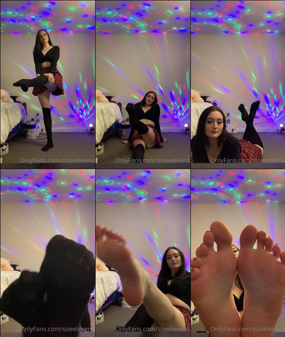 sizeelevens 262470917 2022 01 28 admiring myself in my skirt and long socks 