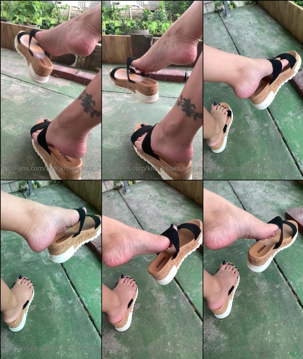 kim kisses foot goddess 10 09 2020 871334104