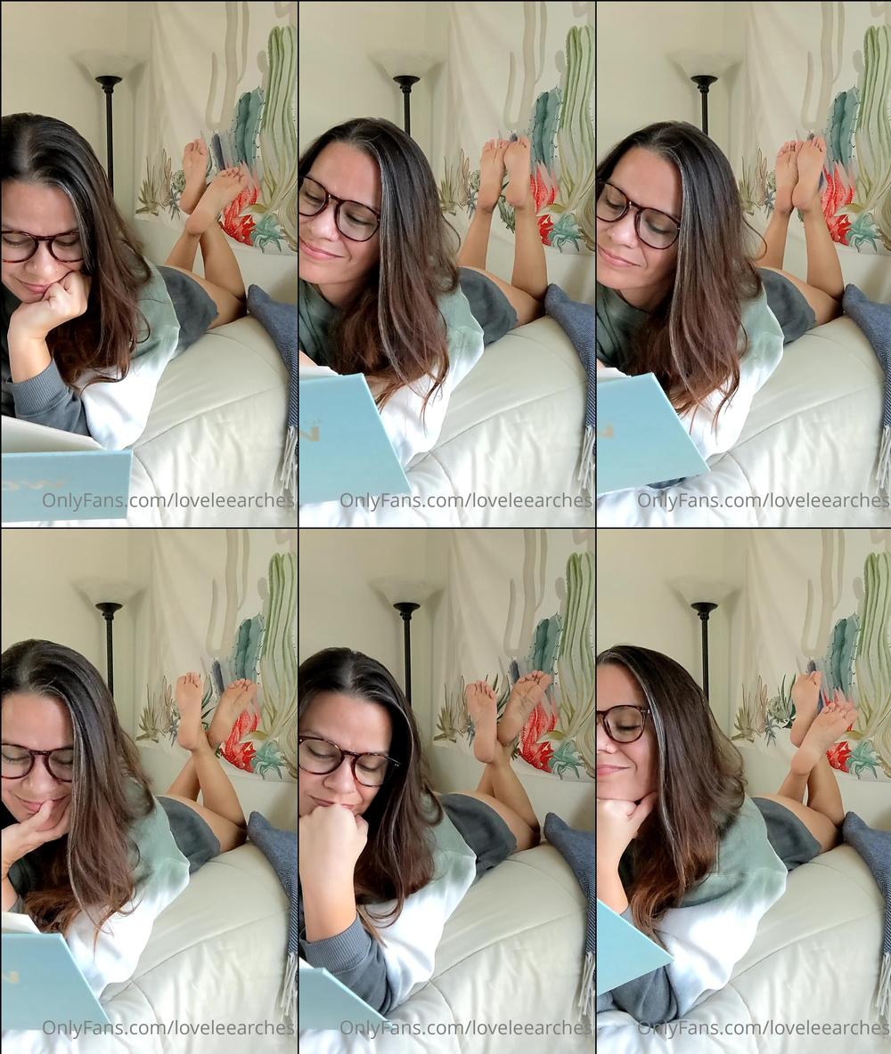 loveleearches 19 10 2021 2251528411 watch me read in the pose for you 3 min. i love a good book and a good tease 