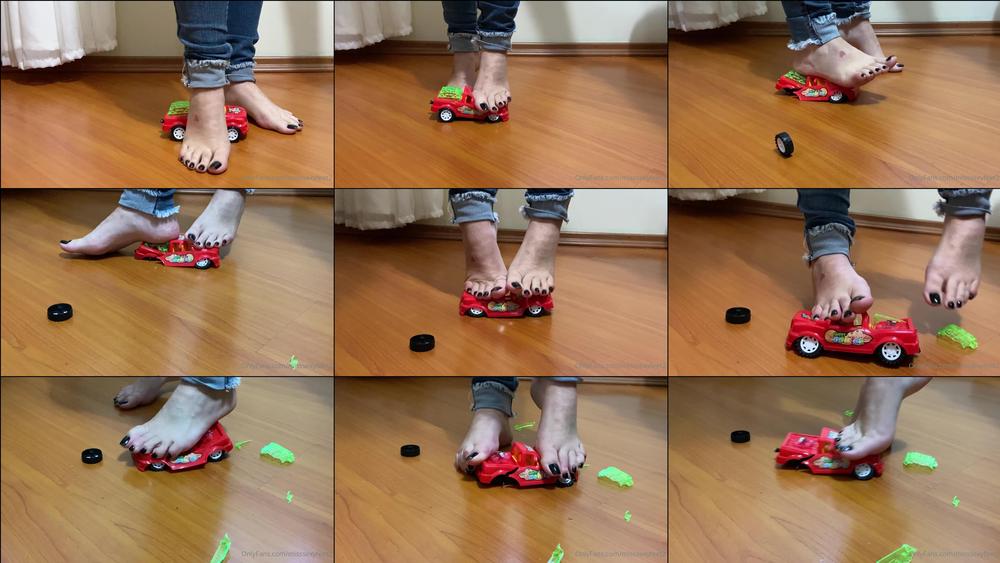 misssexyfeet2 05 03 2021 2047636359 watch what i can do with this little car now imagine what i can do with u