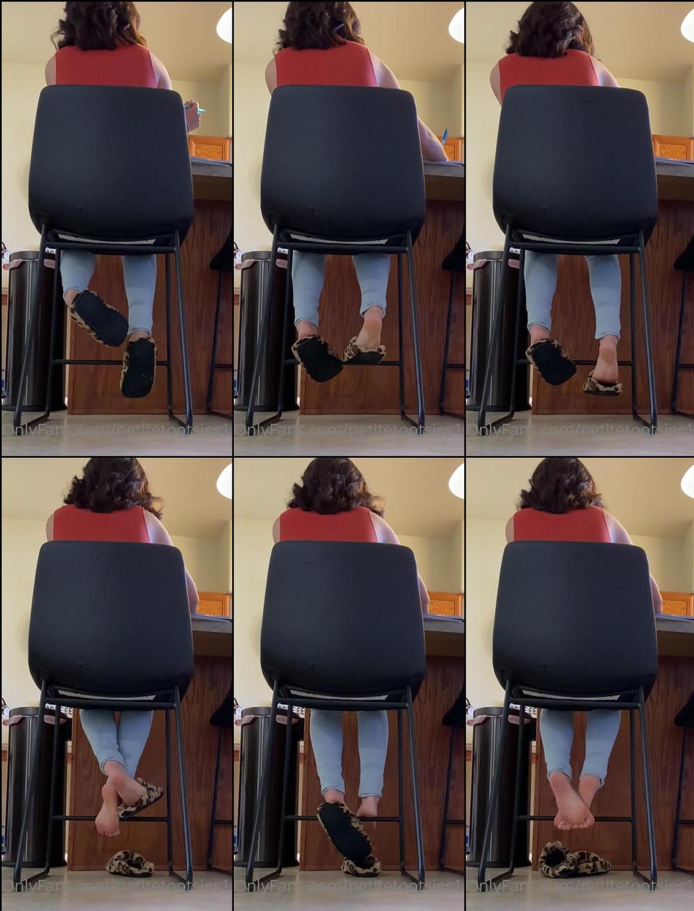 petitetootsies1124 28 11 2021 2286050629 Ignoring you while I write my grocery list 