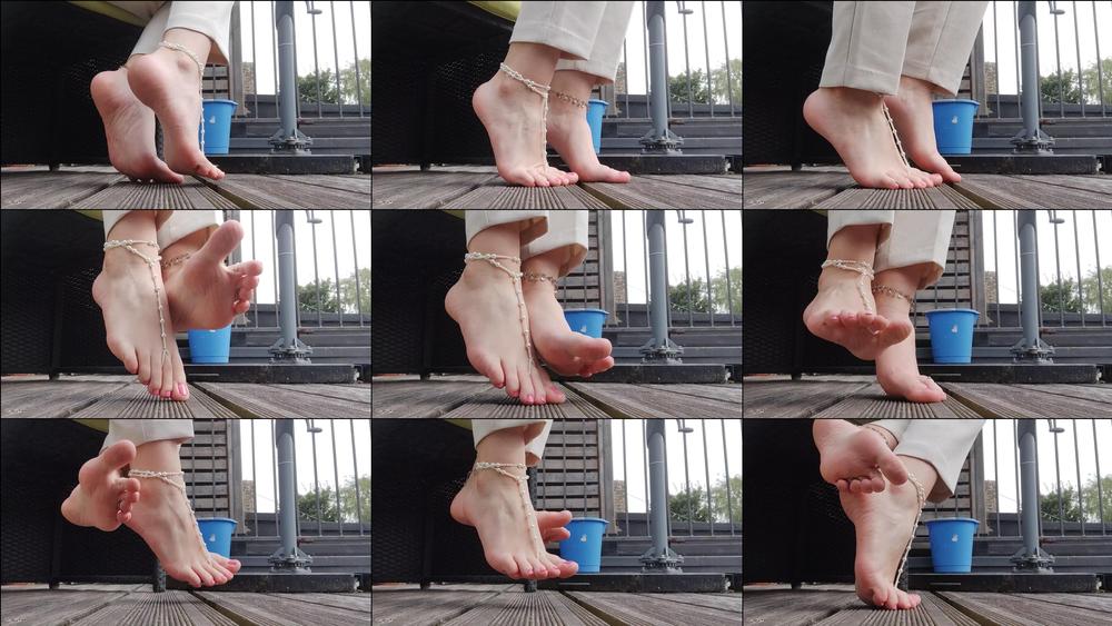 ayellgirlfeet 214994358 j adore te pi tiner sur la terrasse. 1. i love crushing you on the terrace. 1. 1