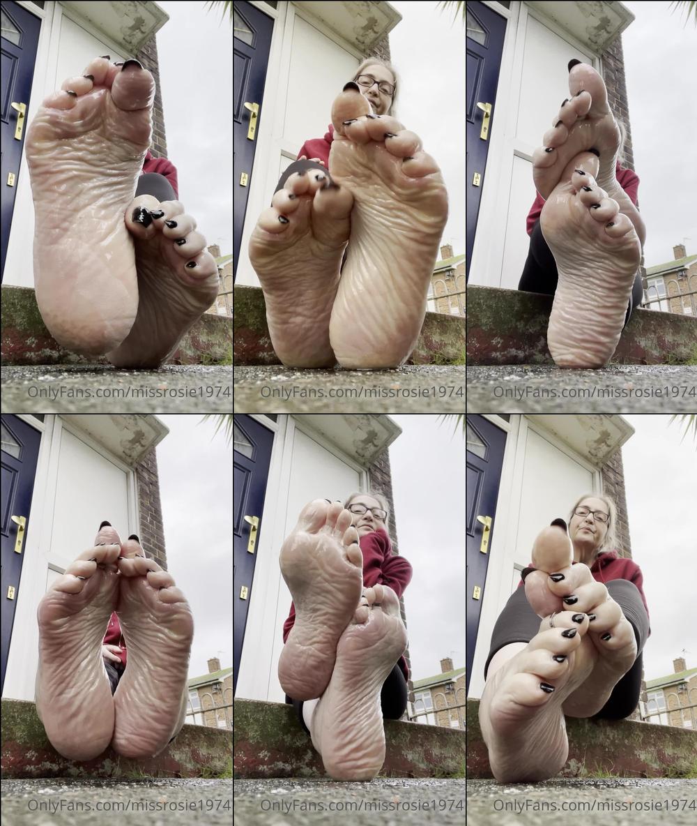 missrosie1974 04 01 2021 2001232291 oily black pedi
