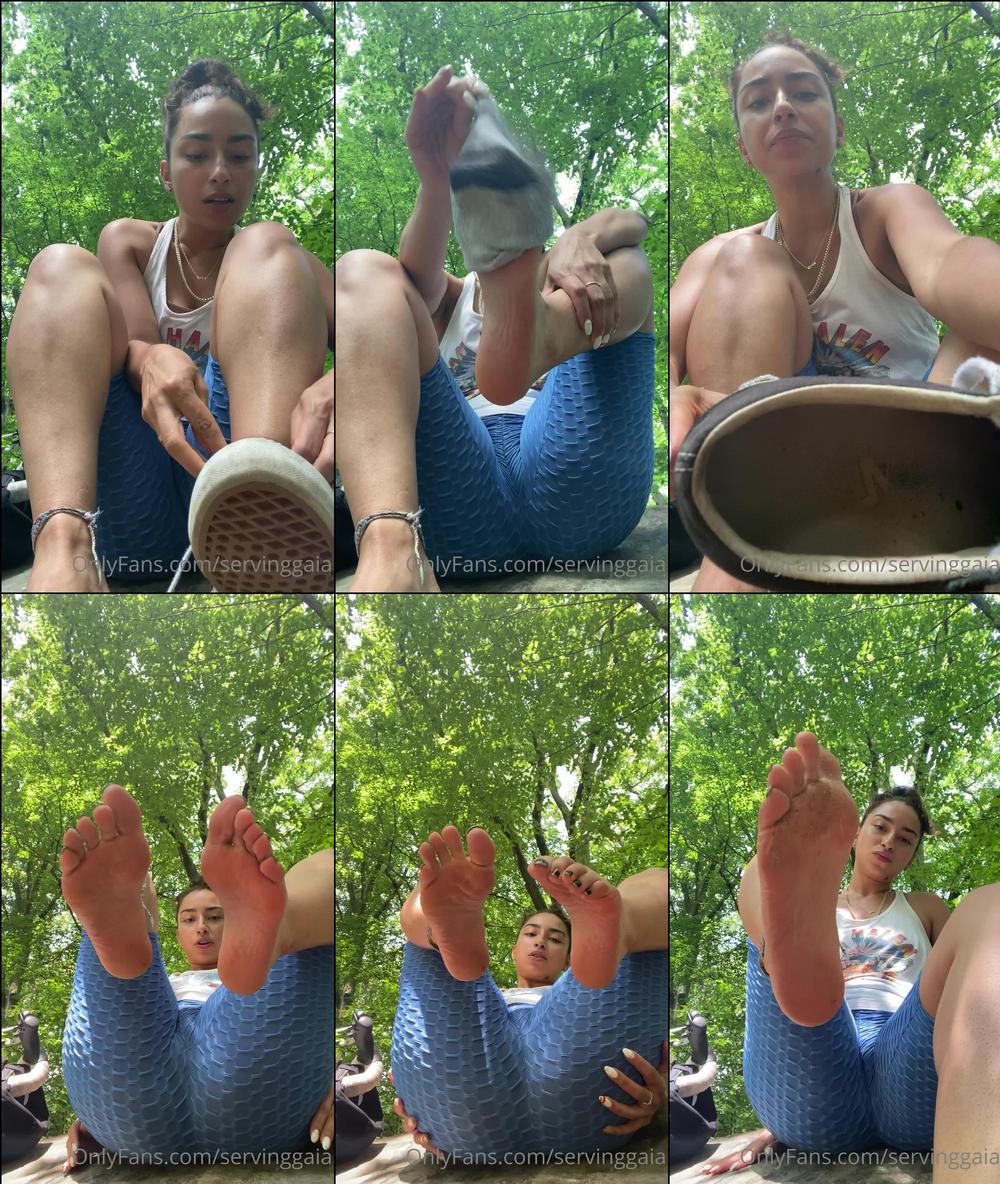 servinggaia 21 06 2021 2141985458 Enjoying nature while you enjoy these soles. Come have a lick.