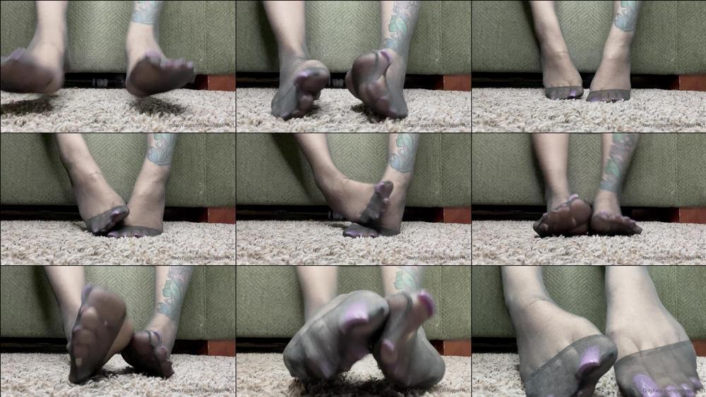 pinkyyperfect 24 09 2021 2229449659 Take off my nylons