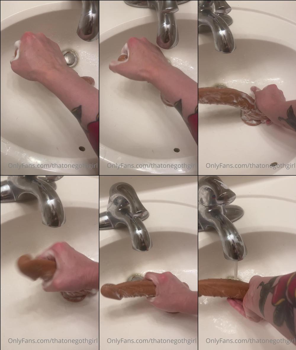 thatonegothgirl 15 06 2020 430335926 wish i had someone s dick to beat off like this