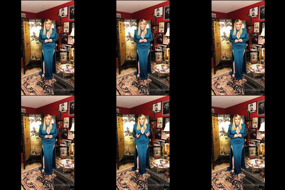 realallanahstarr 03 01 2021 2000660913 Happy New Year from me to you