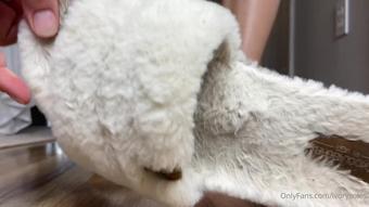 ivorysoles 18 12 2021 2295295618 Flip flop slippers. Definitely getting stinky despite the open nature of the shoe. (ivorysoles)