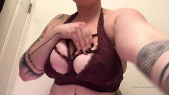 lindsaycins4u 26 03 2020 27299599 cute little tit tease and stip (lindsaycins4u)