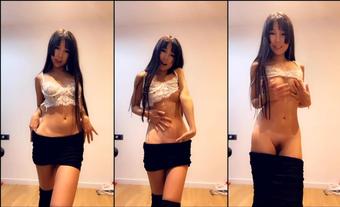 littlesubgirl 13 07 2021 2161406464 Striptease for you ;) (Littlesubgirl)