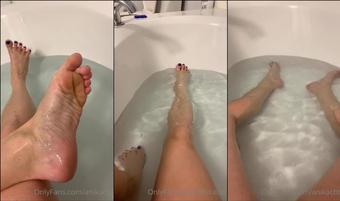 anikacbt 16 10 2020 1085272399 I had a bath this morning. I had to shave my legs. I filmed some of my bath for you. Just  (anikacbt)