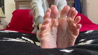 crystalinked 05 11 2019 81494432 Do you like stroking to my oily feet  â­ï¸ (crystalinked)