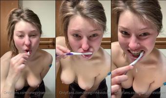 michiganmami 02 03 2021 2044921692 Just some sexy morning teeth brushing.  (michiganmami)