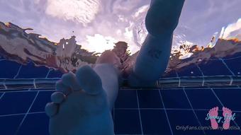 sunnyfeetlisa 15 06 2022 2477271063 Imagine being in the pool and seeing my feet underwater. I will drown you with my feet  (sunnyfeetlisa)