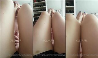 mynameisallya 01 08 2020 627358510 Et voilÃ   Quel kiiiif   footworship legjob cumonfeet (mynameisallya)