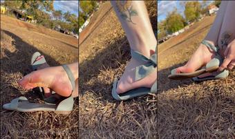 amorafeet.ofc 31 07 2022 2543119287 A hot shoeplay. Loose your mind  (amorafeet.ofc)