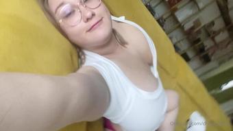 cheryl_bloss_ 04 08 2020 644088960 Just wanna tease u a little  (cheryl_bloss_)