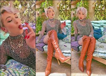 kinkerbell23 1072615741 two videos in one i wanted to share a close up with you all and for those who love to see me crush my cigarette into the ground you ll love the endi (Kinkerbell23)