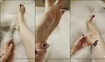 graveyardfeet 11 11 2020 1239210116 who likes soapy, wet soles  i know i do (graveyardfeet)