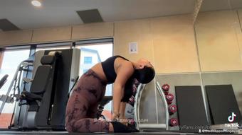 onlyninalee 455500934 i did a deep stretch after working out and thought i would video it for you. i feel like i m really progressing with all my splits. i don t always get them every time but i fee (onlyninalee)