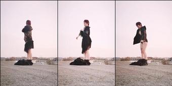 triztaess 19 04 2021 2087616266 Changing between sets. Yes. It was cold today. (triztaess)