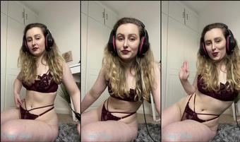 poppyevans 02 05 2020 34232351 what do you think to my gamer girl outfit (poppyevans)