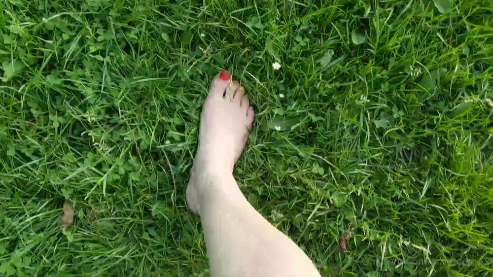 pixiefeetnixx 12 07 2020 526529216 Barefoot walkies I love the feeling of wild grass between my toes