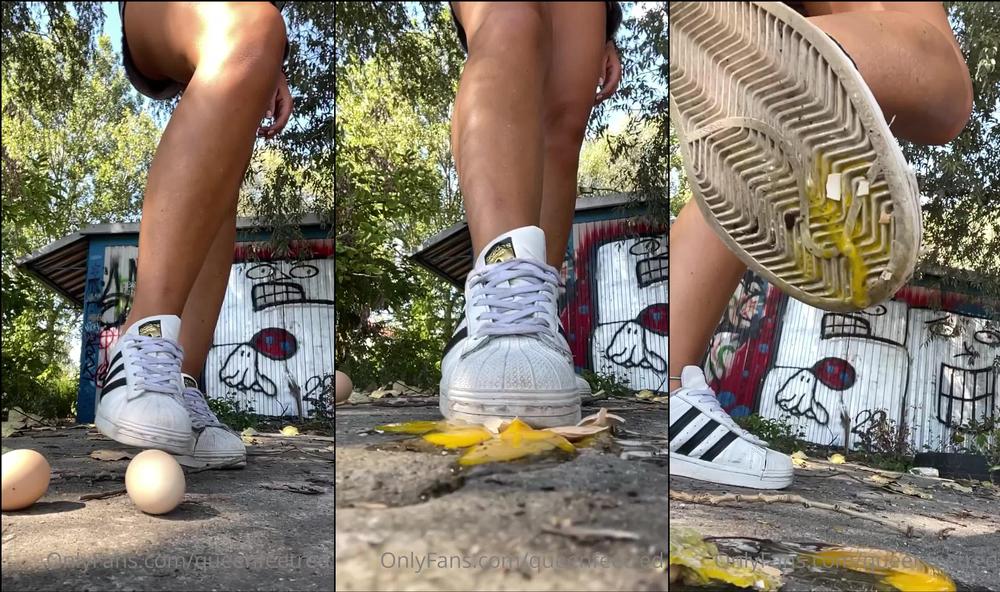 queenfeetred 04 09 2022 2587123900 
