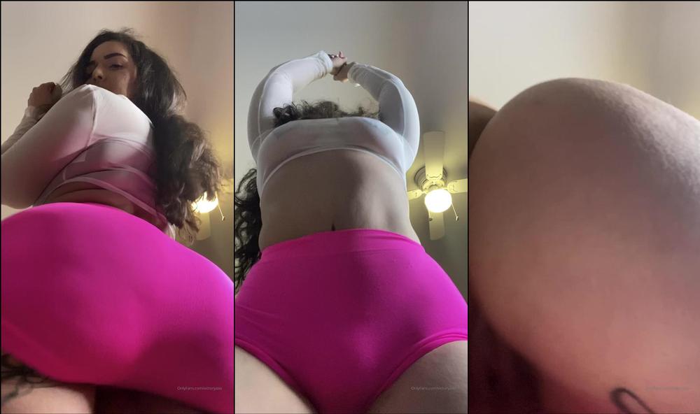 victoryaxo 03 12 2019 97758142 Being silly