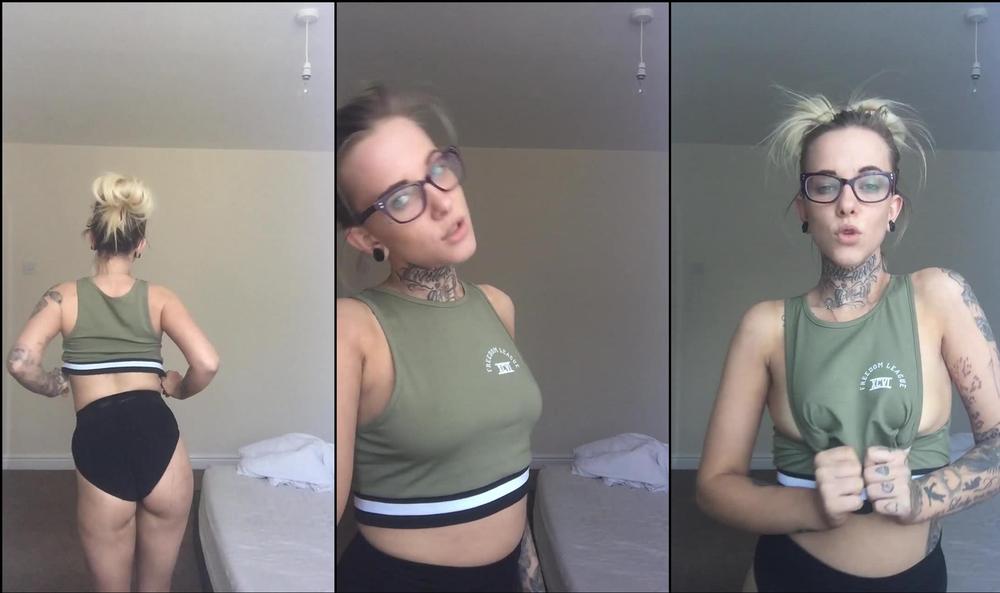 lottieharley 24 03 2017 782609 Imagine your wife being this hot