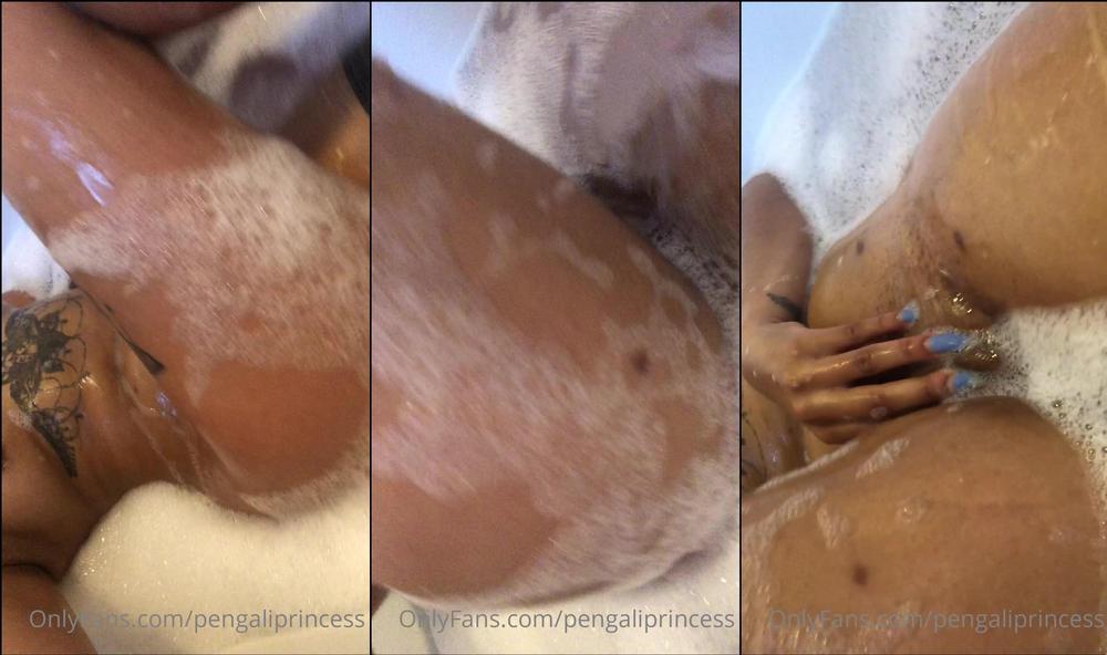 pengaliprincess 12 10 2020 1062836151 Who wants to have some bath time fun with me  