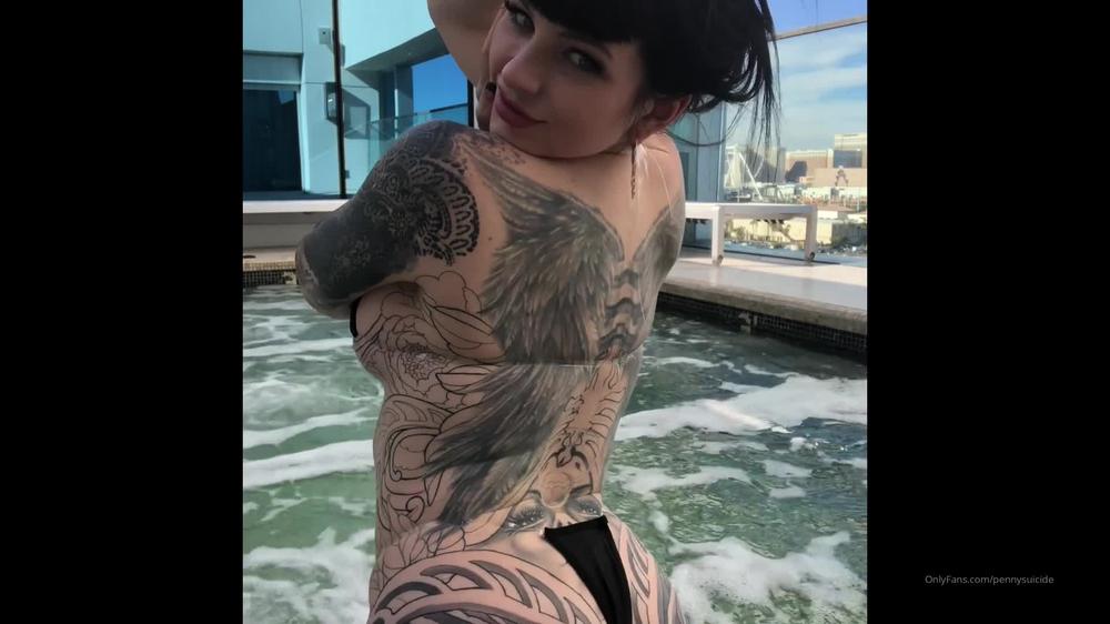 pennysuicide 25 02 2020 160711795 hot tub striptease in vegas 