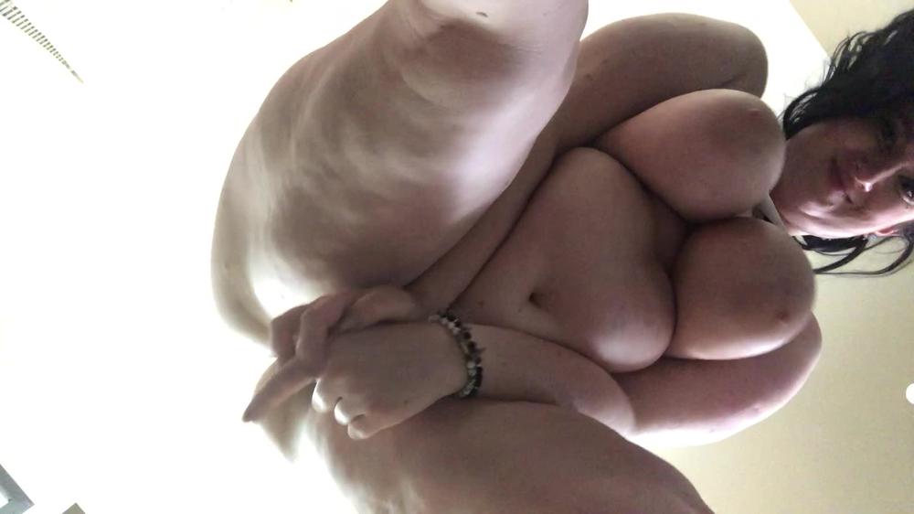 blakeemerald 23 12 2019 107712509 Tip a dolla if you wanna see my heavenly ass floating over you like that