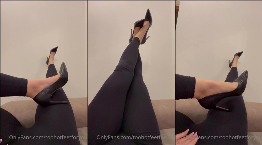 toohotfeetforyou 26 04 2022 2436512198 Good evening guys  So, do you prefer feet on the ground or in the air  