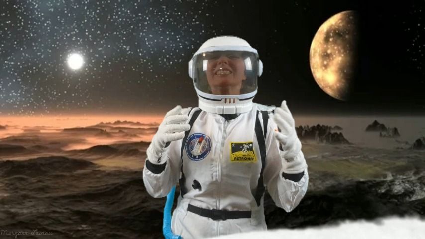 Beautiful alien takes my breath away - November 12, 2022