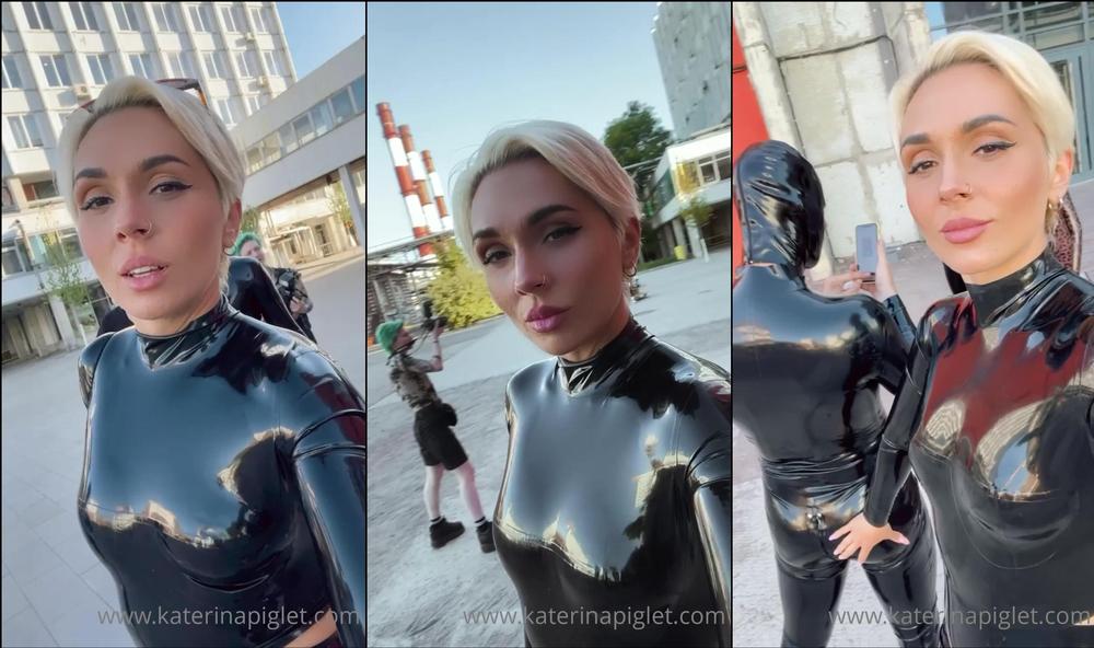 katerinapiglet 06 06 2021 2129354933 Latex in public