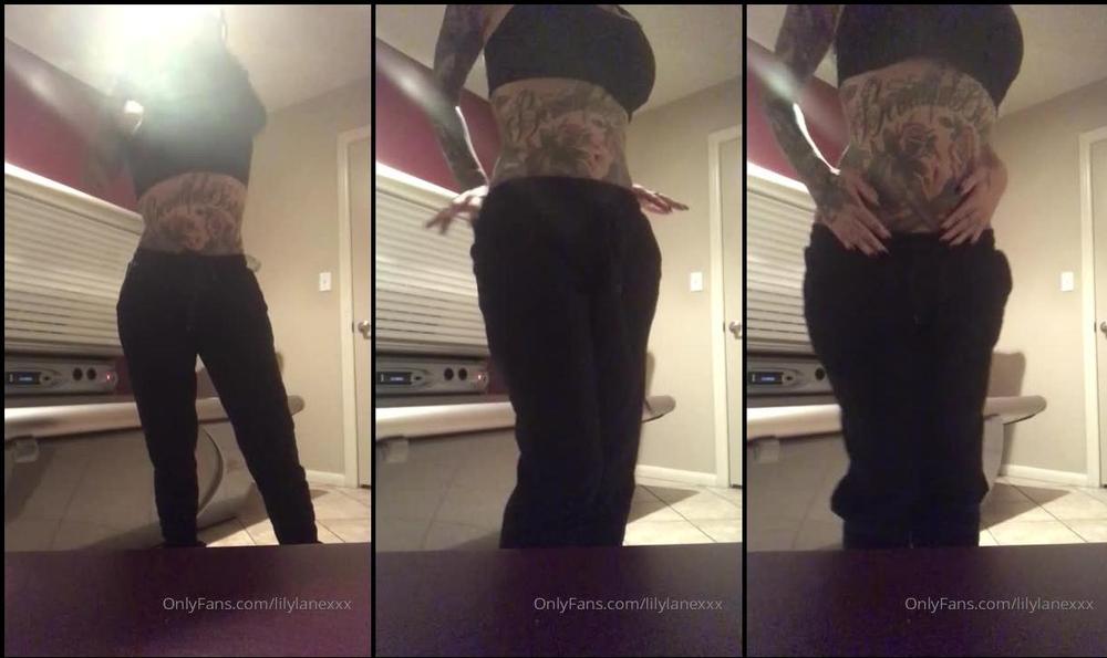lilylanexxx 10 09 2019 59317180 Tanning time  Come watch me strip out of my clothes at my local tanning salon