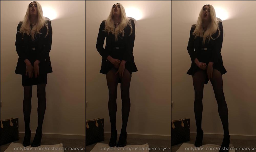 msbarbiemaryse 07 02 2019 21742120 classy office tranny just can t help herself in the works loo during lunch 