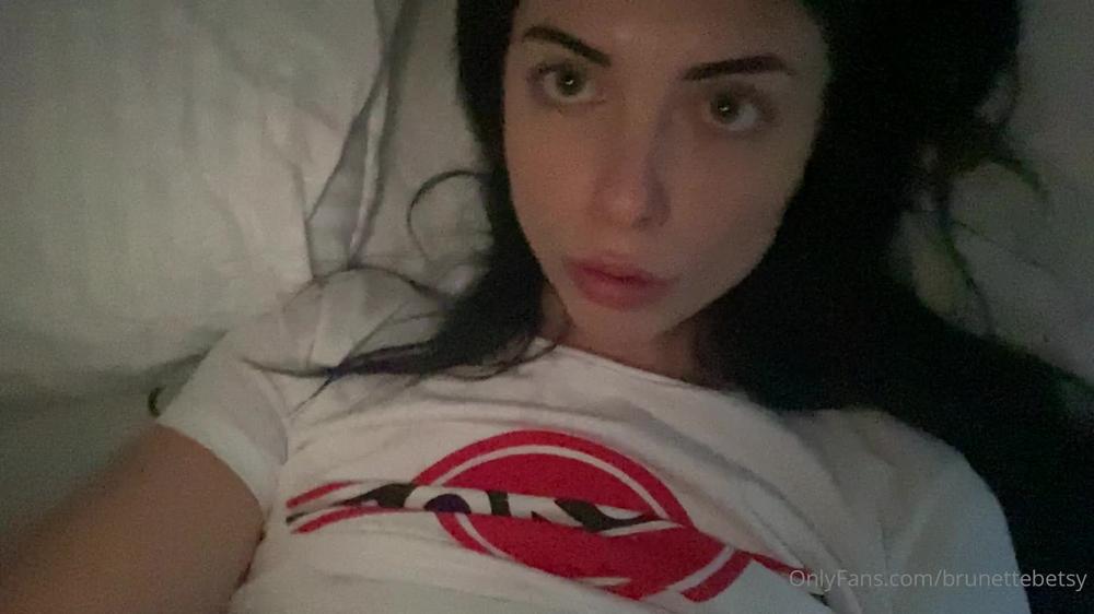 brunettebetsy 15 06 2020 432359270 Iâm super ill and sleepy today. How would you make me feel better