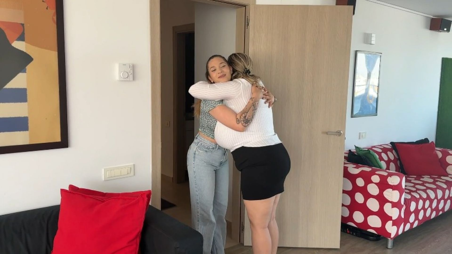Luna sucks on my tits - June 02, 2025