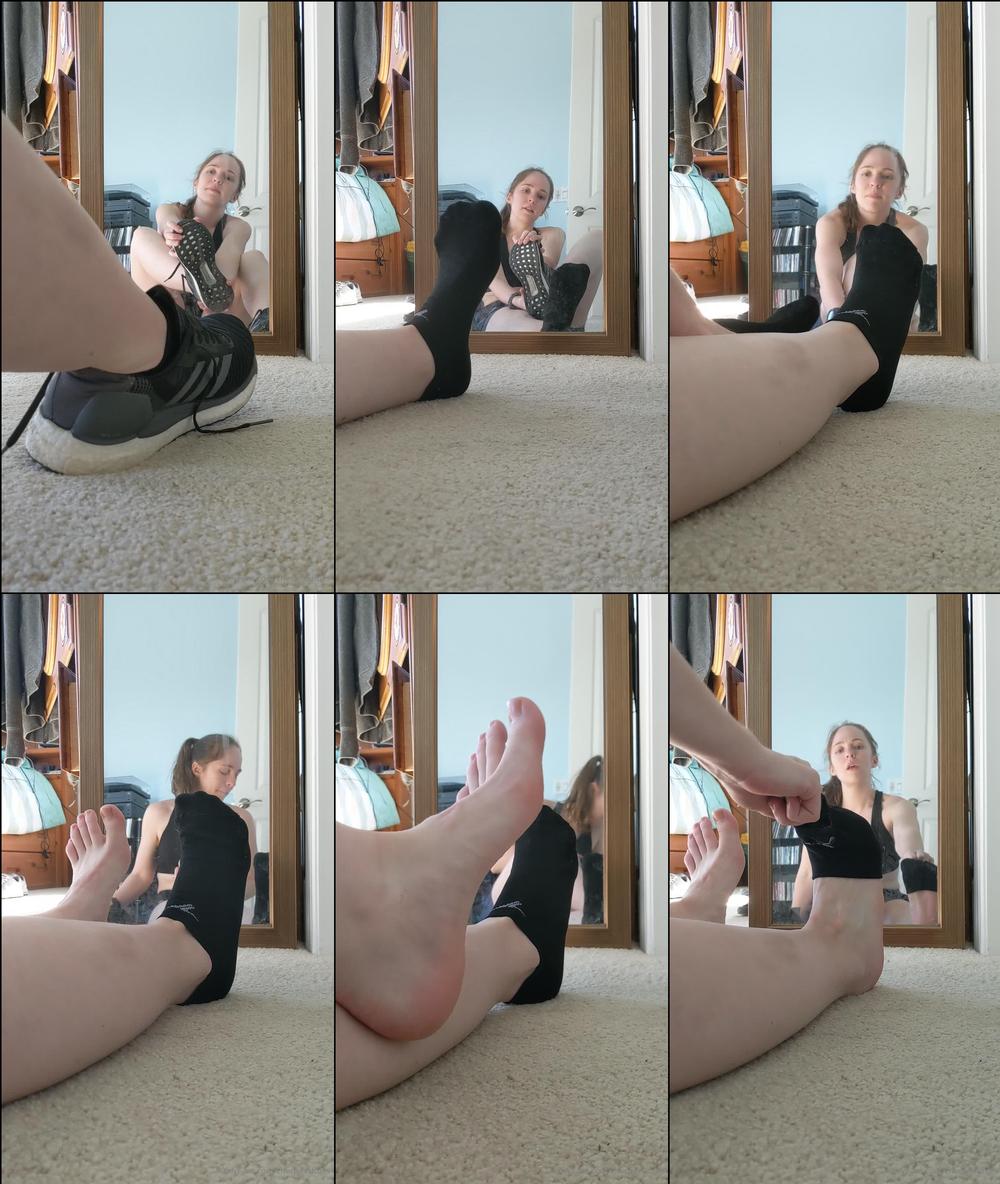 cherryredtoes 17 04 2020 239329203 quick post workout pre shower clip 