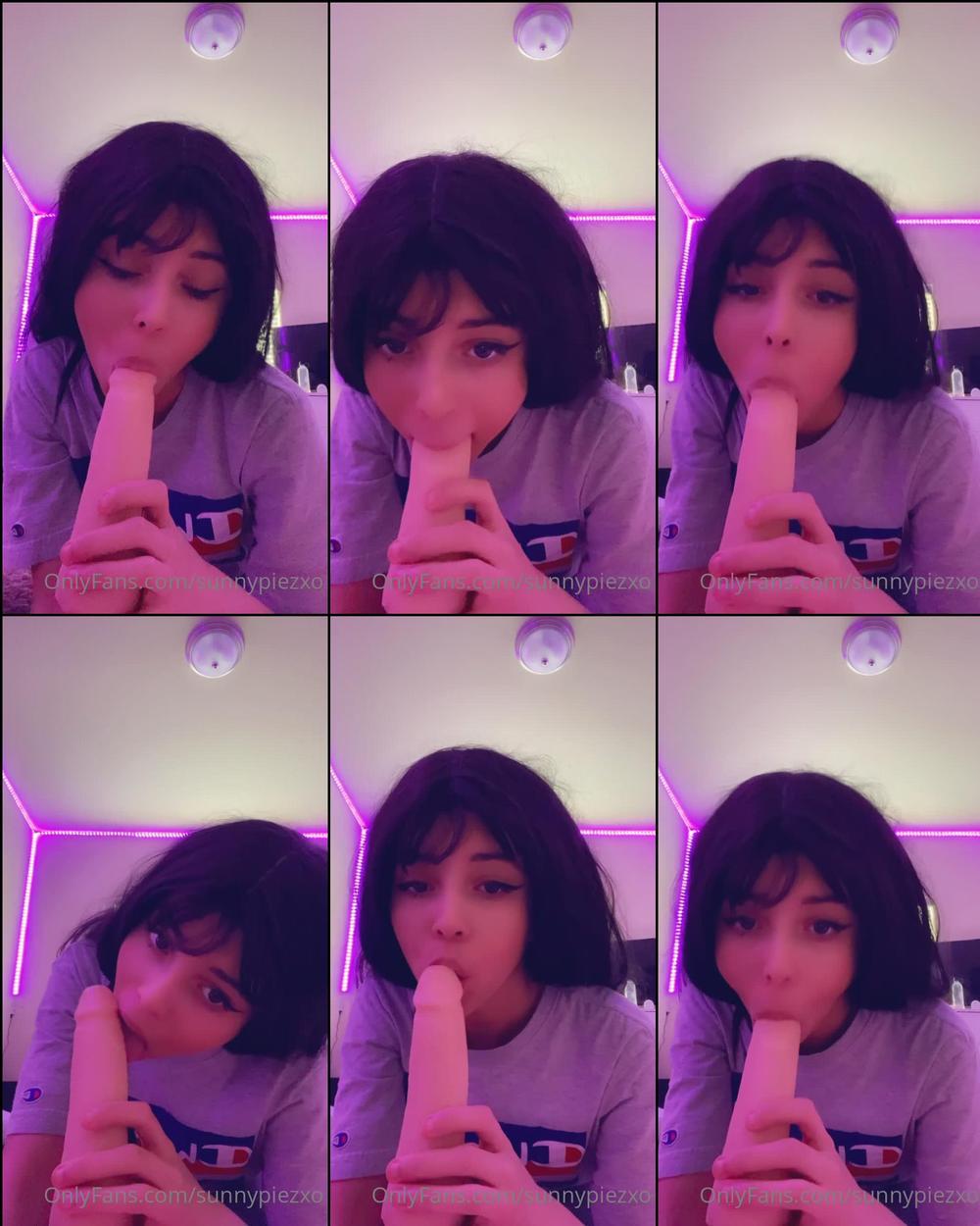 sunnypiezxo 23 07 2022 2532918453 Sucking a dildo 