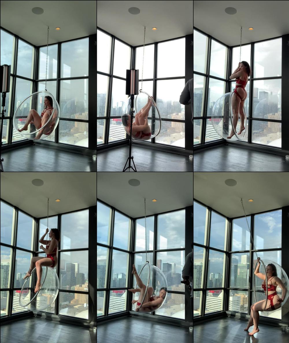 onlyisla 22 07 2020 85117423 Ever wonder what it s like behind the scenes at a sexy ph