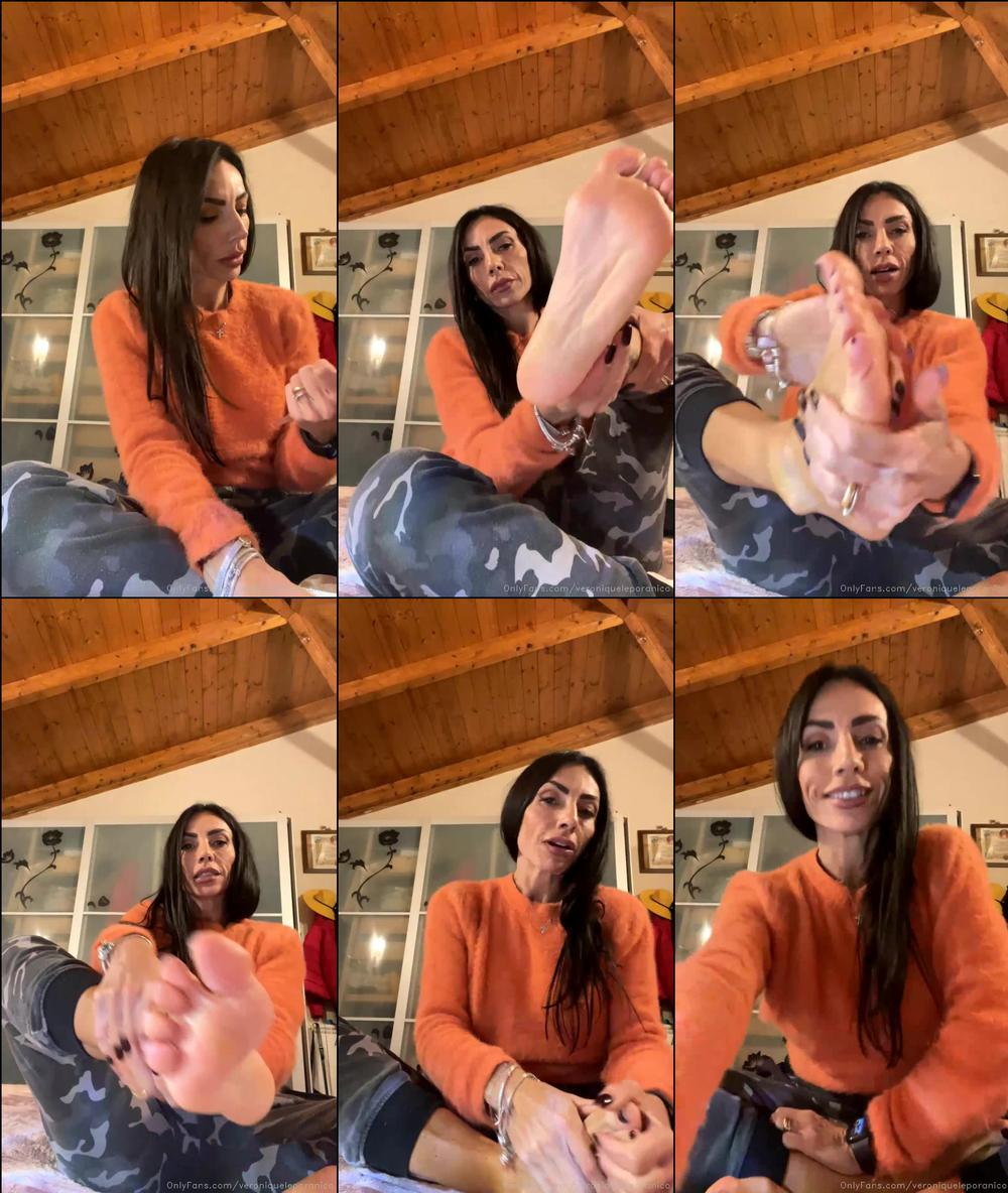 ve lo180811 01 12 2022 2702354068 foot mask socks on december 1