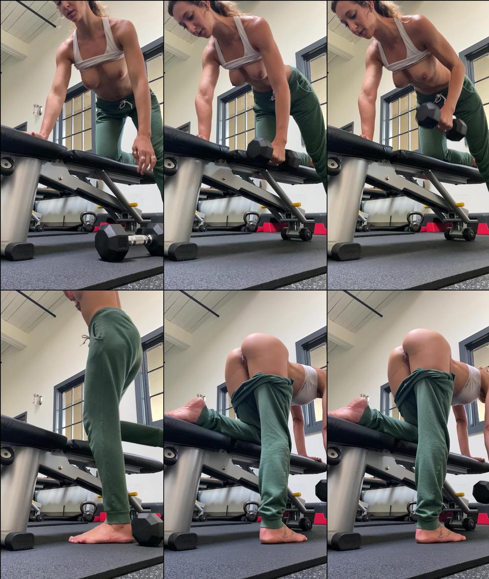 stephinspace 02 09 2021 2209904738 I be up in the gym just workin on my fitness