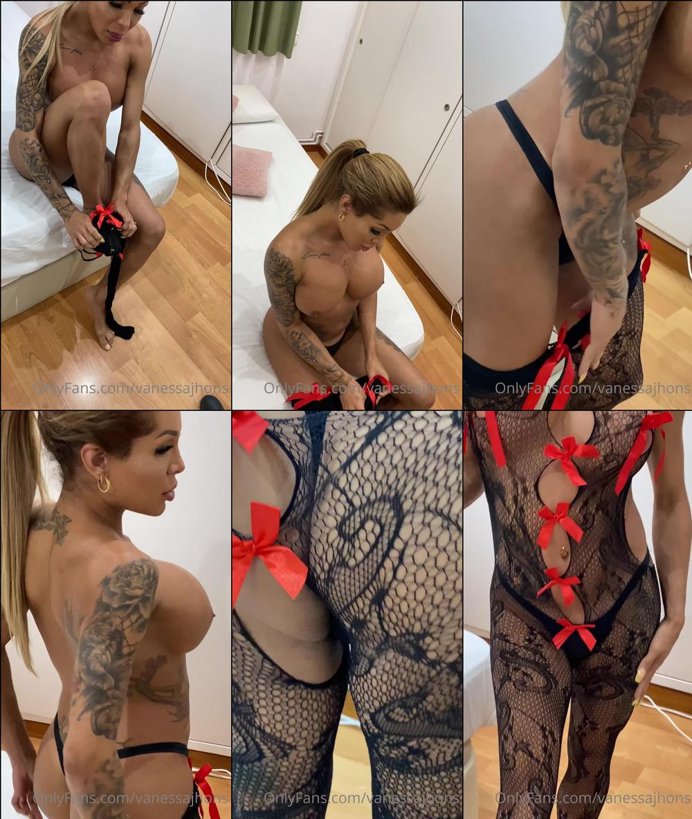 vanessajhons 32815727 2020 07 12 sunday and my new neighbor comes to visit me and he asked me to dress in lingerie you want to he