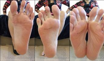 jadezfeetplus 209695281 today s feet are amazing. they have black jam that will not come off amp a delightful sour smell that will leave you in a daze (jadezfeetplus)