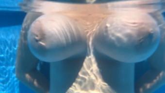 Underwater boobs play and floating - August 20, 2021 (HugeBoobsErin)