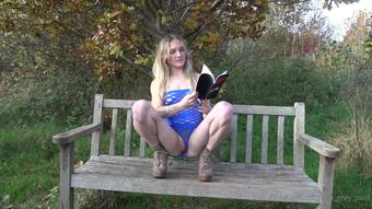 ava_grey_paid 09 12 2021 2286150450 First video is a little walk through a wooded area, saw sooo many dog Walkers on this shoo (ava_grey_paid)
