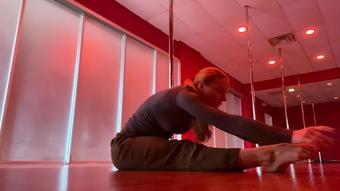 rocknrose 10 11 2019 83906214 Little warm up stretching before the actual training.... (rocknrose)